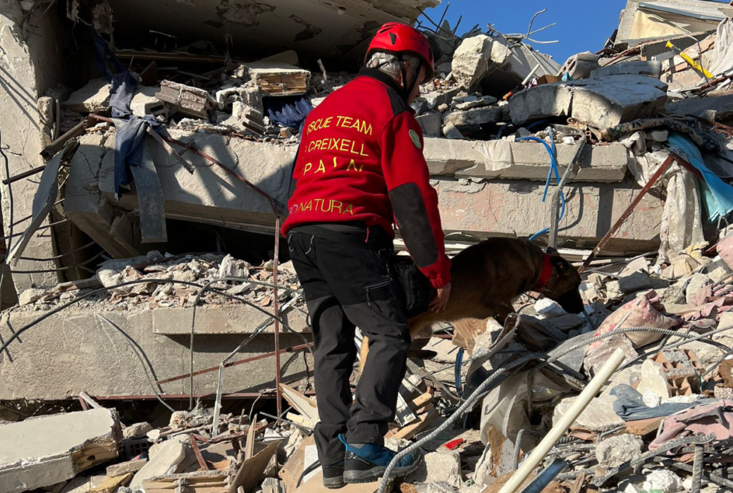 La unidad canina K9 Creixell logra rescatar a gran cantidad de personas tras el terremoto en Turquía